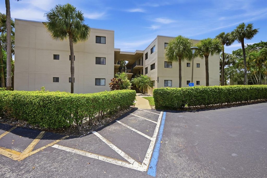 5370 Las Verdes Circle 219, Delray Beach, FL 33484