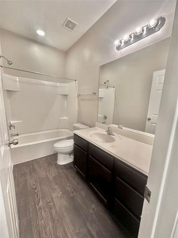 59 Woodland Hills Drive A, Conroe, TX 77303