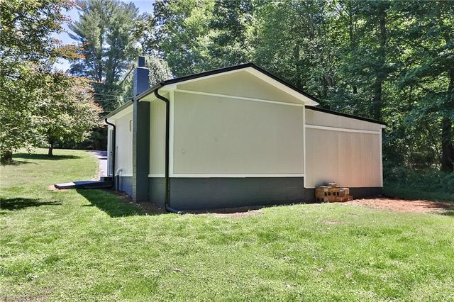 1279 N Hoots Road, Ronda, NC 28679