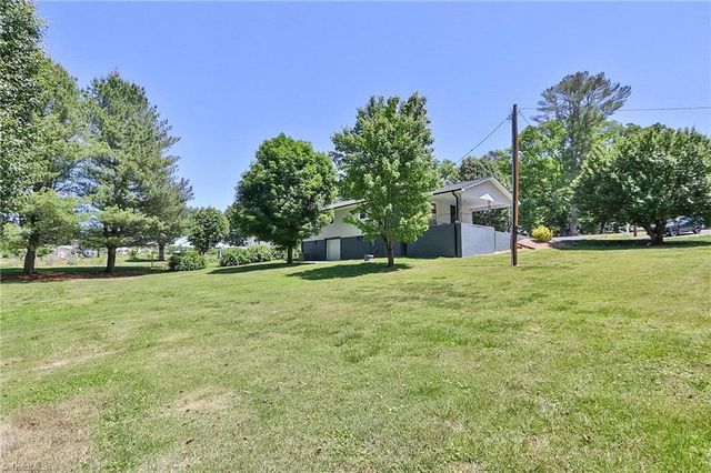 1279 N Hoots Road, Ronda, NC 28679