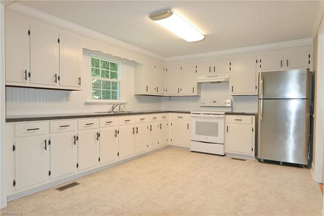 1279 N Hoots Road, Ronda, NC 28679