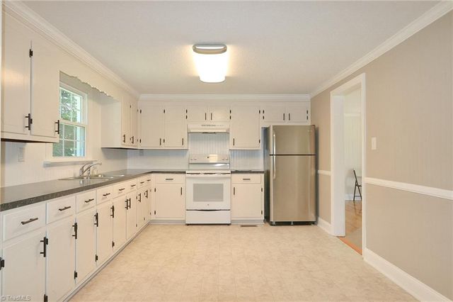 1279 N Hoots Road, Ronda, NC 28679