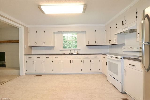 1279 N Hoots Road, Ronda, NC 28679