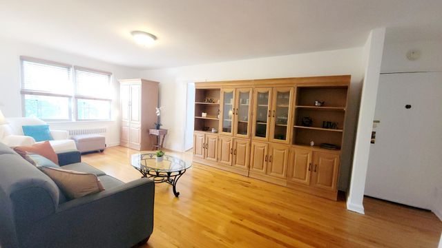109 N Broadway M12, White Plains, NY 10603