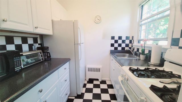 109 N Broadway M12, White Plains, NY 10603