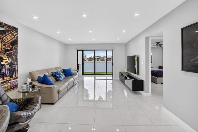 15401 Pembridge Avenue 15, Delray Beach, FL 33484