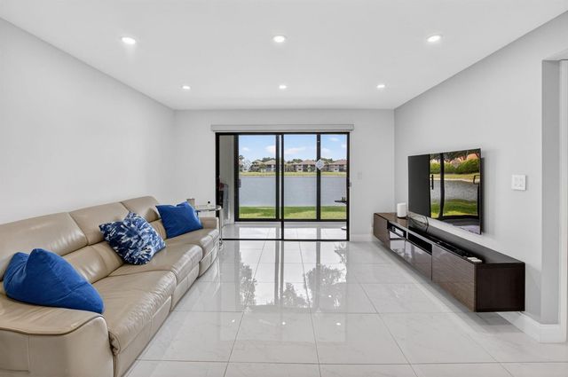 15401 Pembridge Avenue 15, Delray Beach, FL 33484