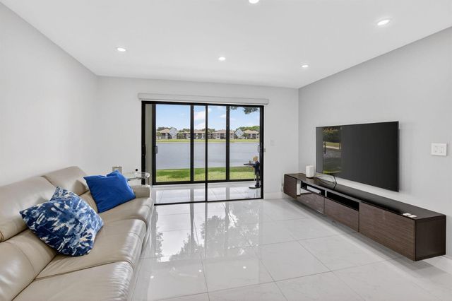 15401 Pembridge Avenue 15, Delray Beach, FL 33484