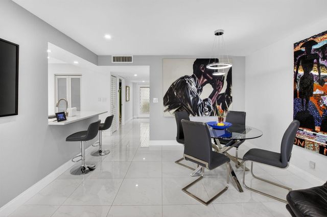 15401 Pembridge Avenue 15, Delray Beach, FL 33484