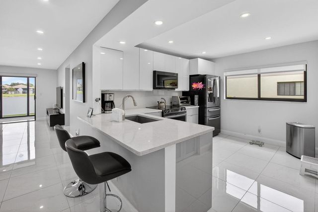 15401 Pembridge Avenue 15, Delray Beach, FL 33484