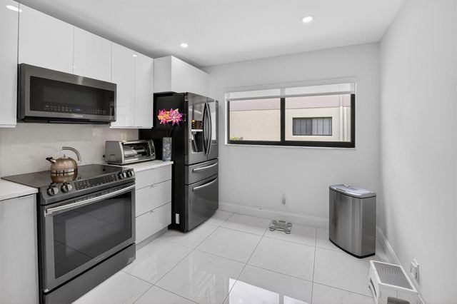 15401 Pembridge Avenue 15, Delray Beach, FL 33484