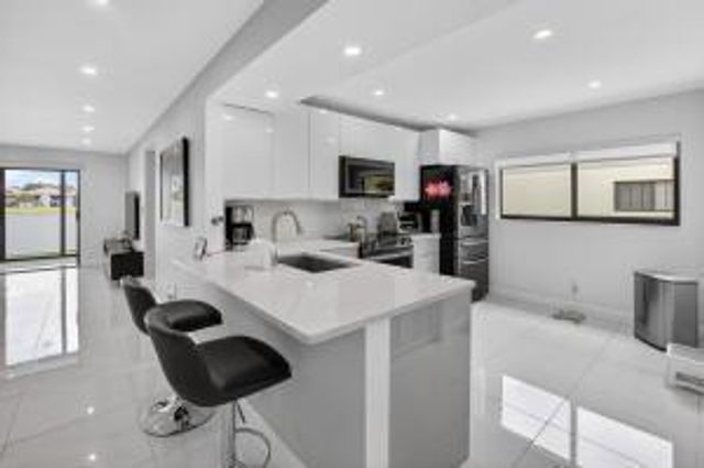 15401 Pembridge Avenue 15, Delray Beach, FL 33484