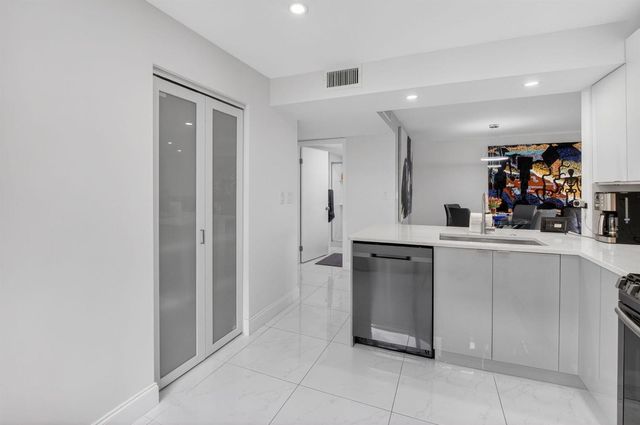 15401 Pembridge Avenue 15, Delray Beach, FL 33484