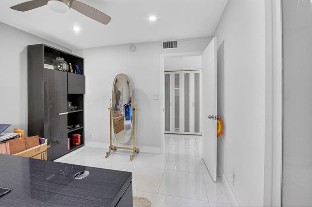 15401 Pembridge Avenue 15, Delray Beach, FL 33484