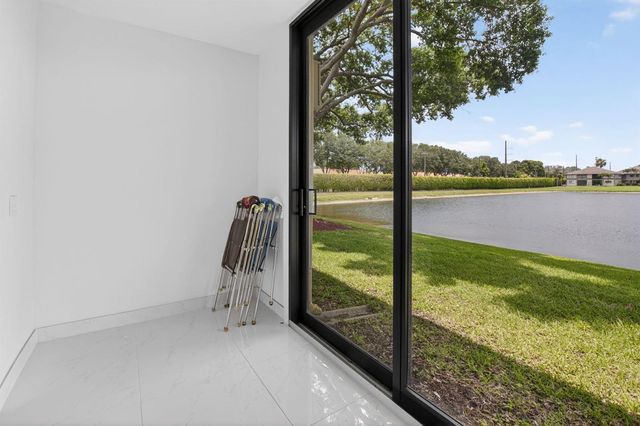 15401 Pembridge Avenue 15, Delray Beach, FL 33484
