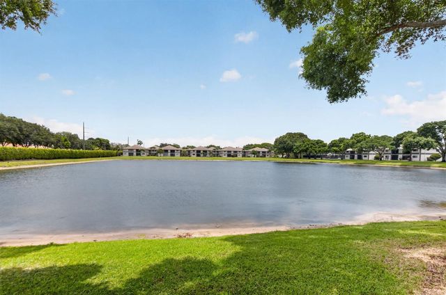 15401 Pembridge Avenue 15, Delray Beach, FL 33484
