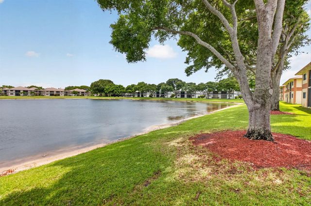 15401 Pembridge Avenue 15, Delray Beach, FL 33484
