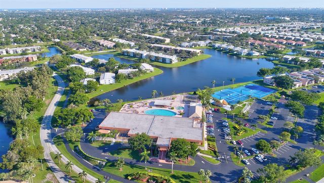 15401 Pembridge Avenue 15, Delray Beach, FL 33484