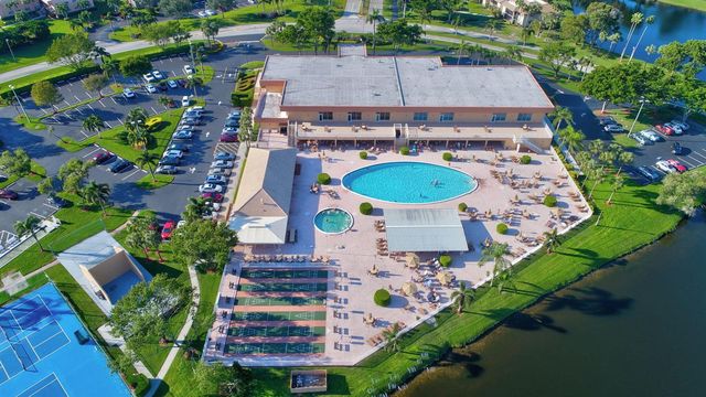 15401 Pembridge Avenue 15, Delray Beach, FL 33484