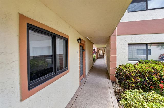 15401 Pembridge Avenue 15, Delray Beach, FL 33484