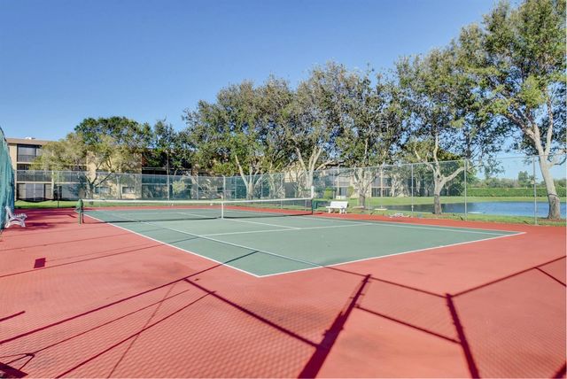 15401 Pembridge Avenue 15, Delray Beach, FL 33484
