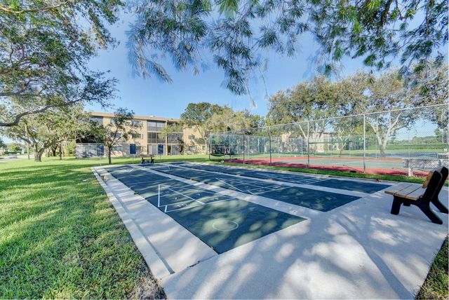 15401 Pembridge Avenue 15, Delray Beach, FL 33484