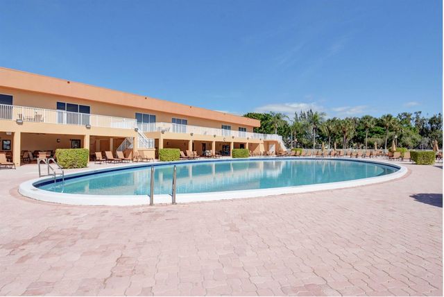 15401 Pembridge Avenue 15, Delray Beach, FL 33484