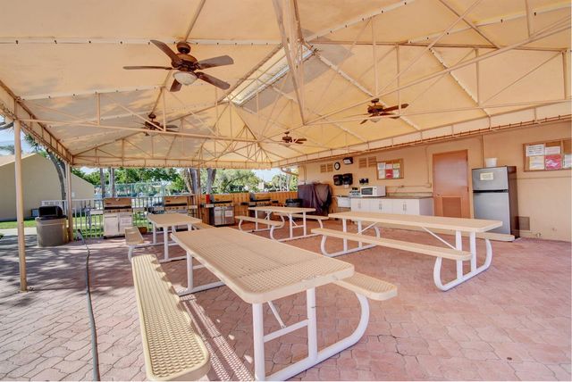 15401 Pembridge Avenue 15, Delray Beach, FL 33484