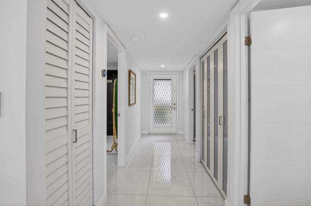 15401 Pembridge Avenue 15, Delray Beach, FL 33484