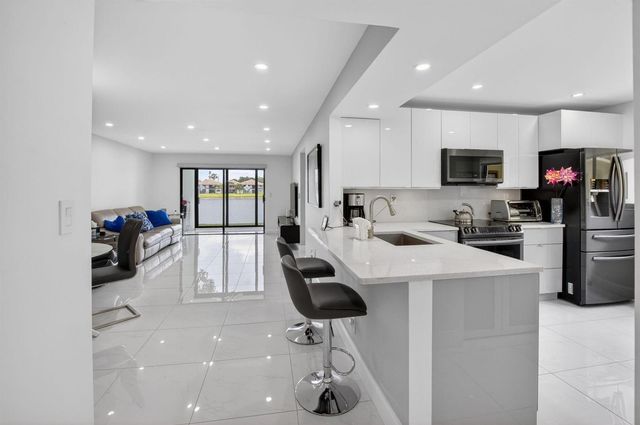 15401 Pembridge Avenue 15, Delray Beach, FL 33484