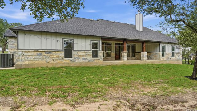138 Wood Valley, Adkins, TX 78101