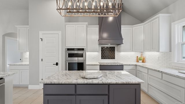 138 Wood Valley, Adkins, TX 78101
