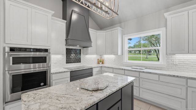 138 Wood Valley, Adkins, TX 78101