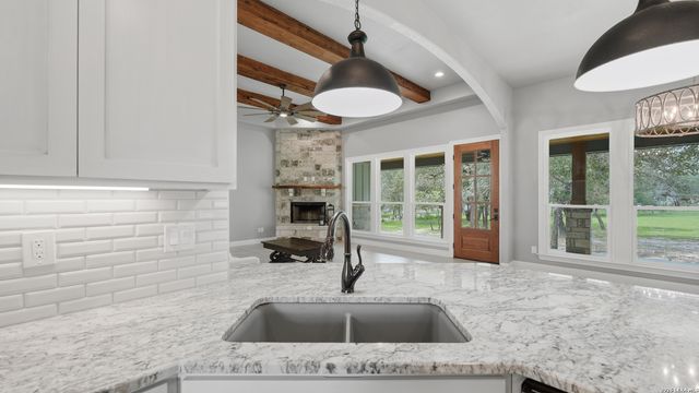 138 Wood Valley, Adkins, TX 78101
