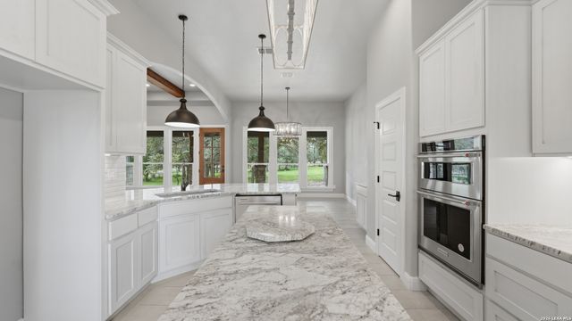 138 Wood Valley, Adkins, TX 78101