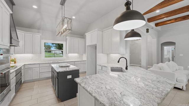138 Wood Valley, Adkins, TX 78101