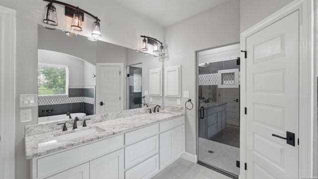 138 Wood Valley, Adkins, TX 78101