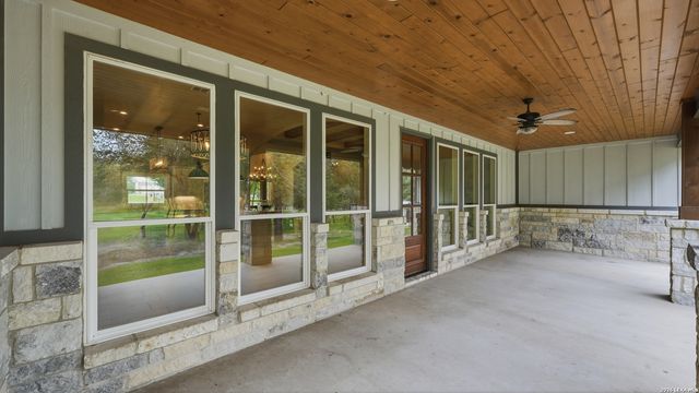 138 Wood Valley, Adkins, TX 78101