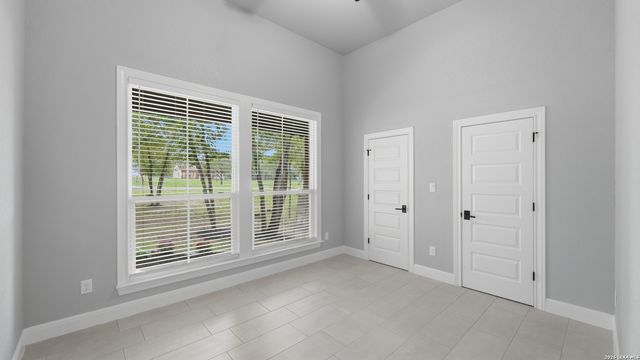 138 Wood Valley, Adkins, TX 78101