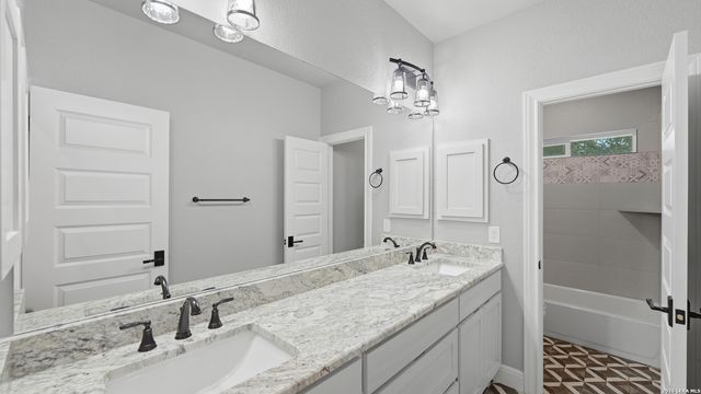 138 Wood Valley, Adkins, TX 78101