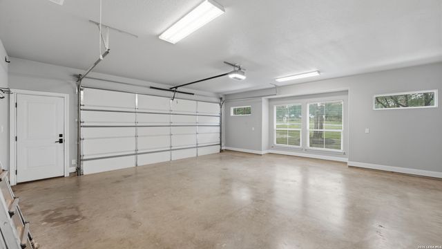 138 Wood Valley, Adkins, TX 78101