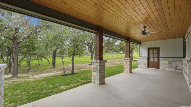 138 Wood Valley, Adkins, TX 78101