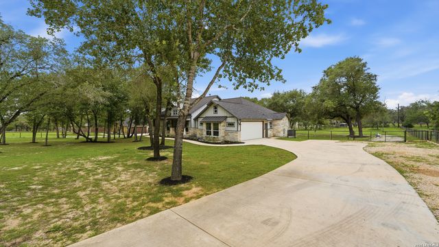 138 Wood Valley, Adkins, TX 78101