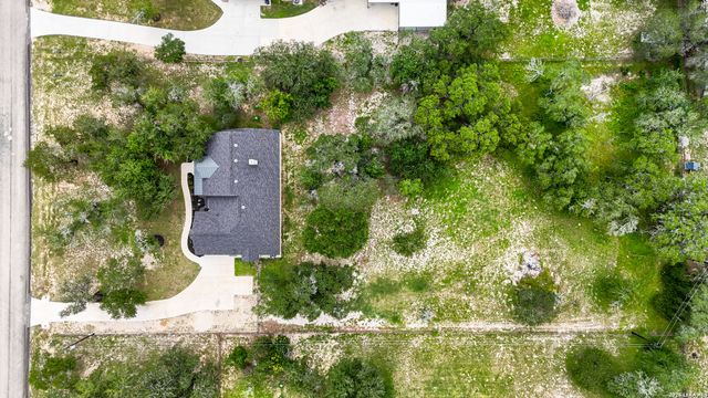 138 Wood Valley, Adkins, TX 78101