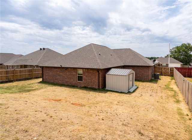 816 Brook Street, Gentry, AR 72734