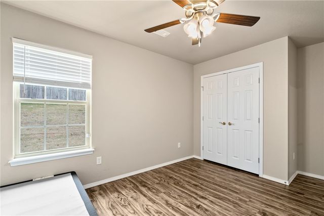 816 Brook Street, Gentry, AR 72734