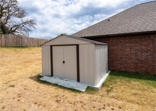 816 Brook Street, Gentry, AR 72734