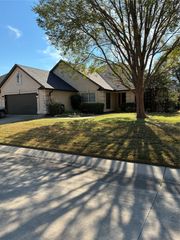 10009 Hanford Drive, Denton, TX 76207