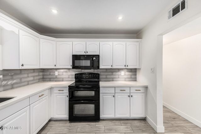 3920 W HARMONT Drive, Phoenix, AZ 85051