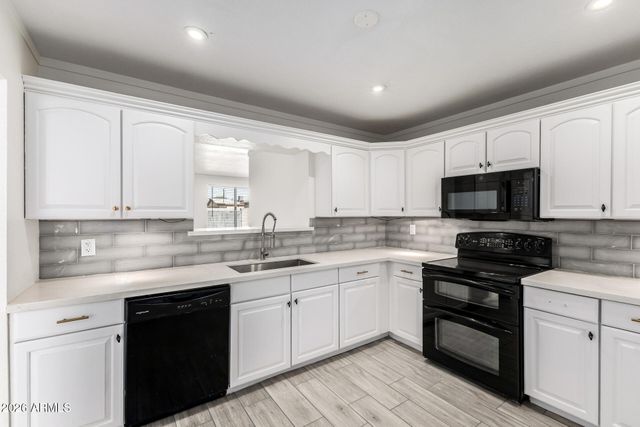 3920 W HARMONT Drive, Phoenix, AZ 85051